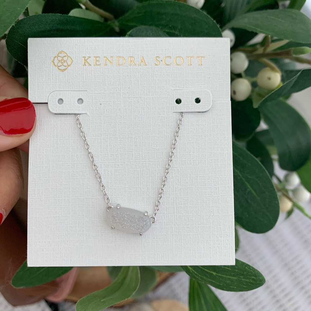 Kendra Scott necklace